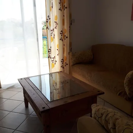 1 Bedroom In Regina Gardes 2