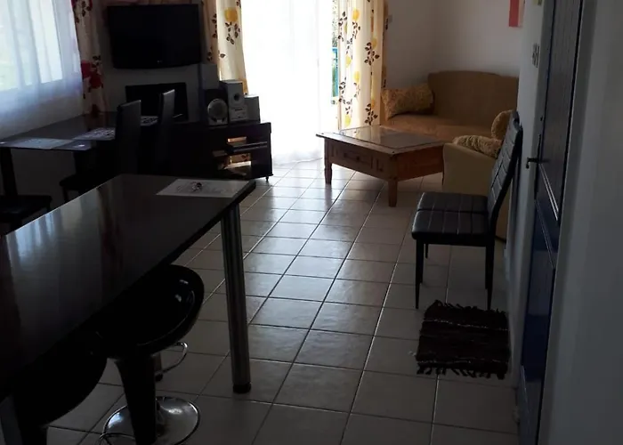 1 Bedroom In Regina Gardes 2 *